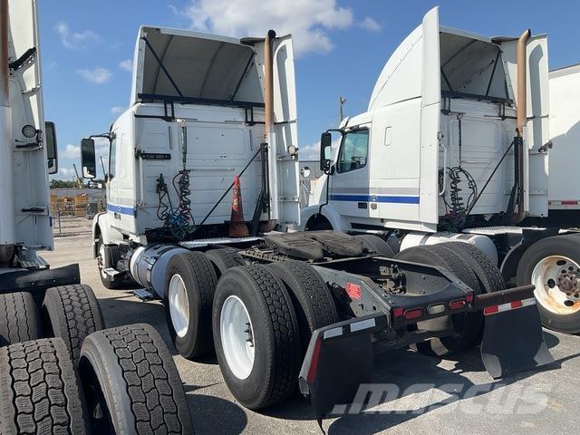 Volvo VNR64T 中古トラクターヘッド | トレーラーヘッド