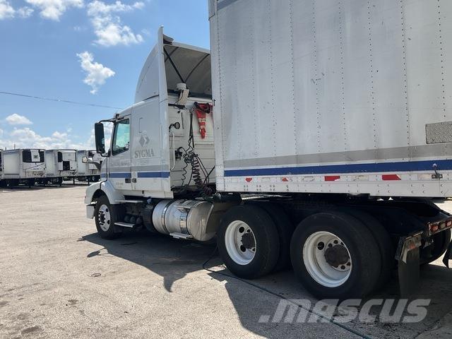 Volvo VNR64T 中古トラクターヘッド | トレーラーヘッド