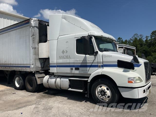 Volvo VNR64T 中古トラクターヘッド | トレーラーヘッド
