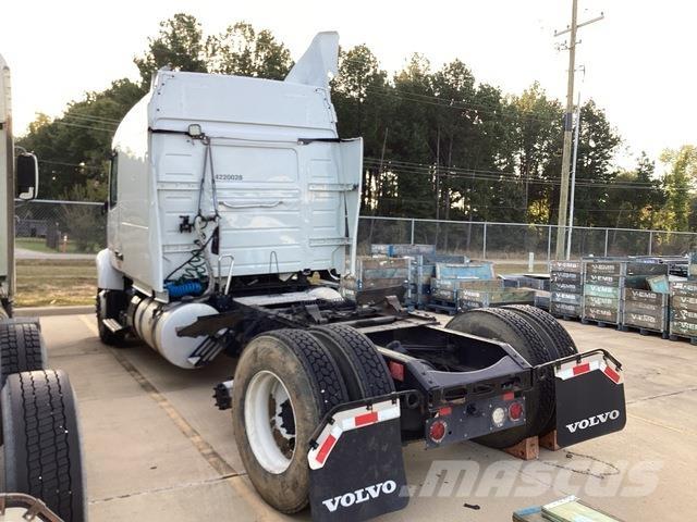 Volvo VNR64T 中古トラクターヘッド | トレーラーヘッド