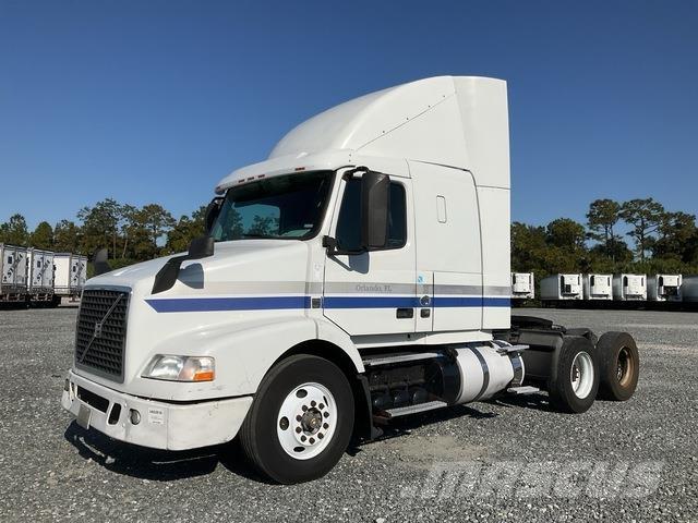Volvo VNR64T 中古トラクターヘッド | トレーラーヘッド