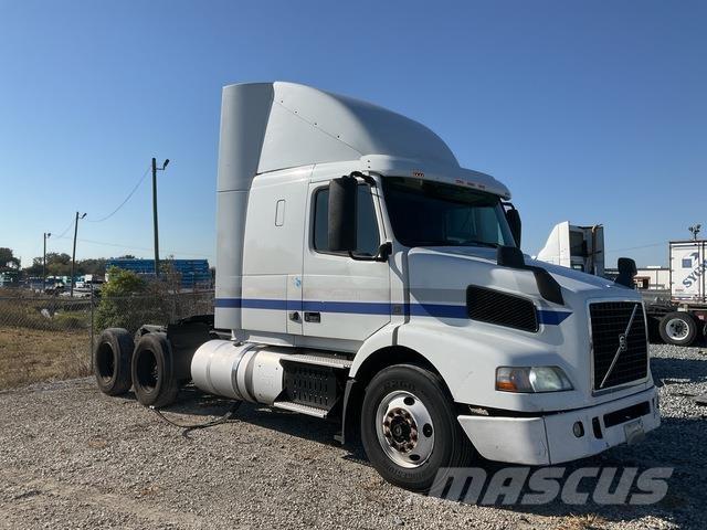 Volvo VNR64T 中古トラクターヘッド | トレーラーヘッド