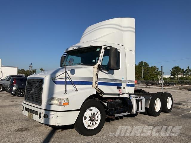 Volvo VNR64T 中古トラクターヘッド | トレーラーヘッド