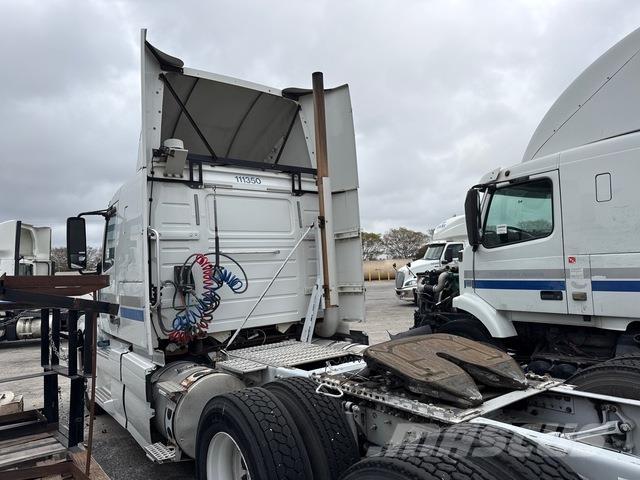 Volvo VNR64T 中古トラクターヘッド | トレーラーヘッド