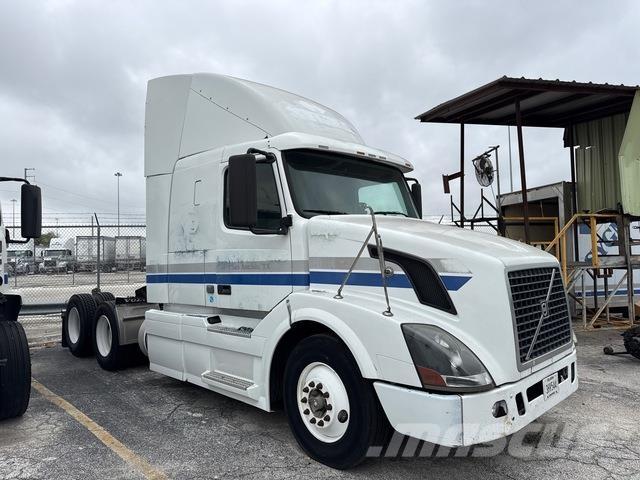 Volvo VNR64T 中古トラクターヘッド | トレーラーヘッド