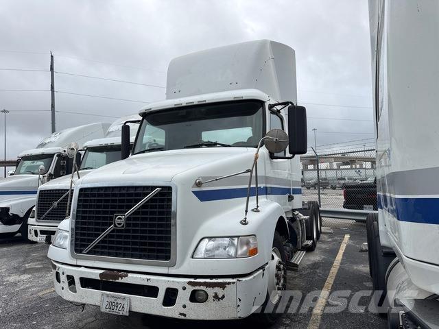 Volvo VNR64T 中古トラクターヘッド | トレーラーヘッド