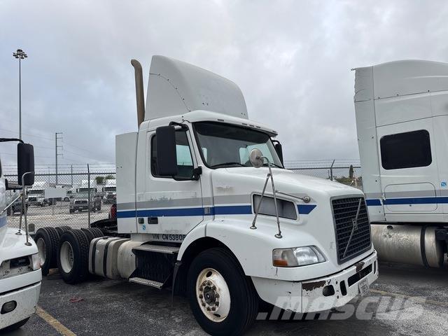 Volvo VNR64T 中古トラクターヘッド | トレーラーヘッド