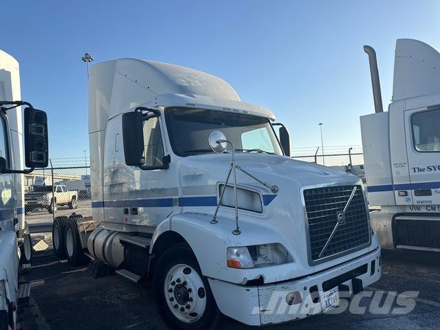 Volvo VNR64T 中古トラクターヘッド | トレーラーヘッド