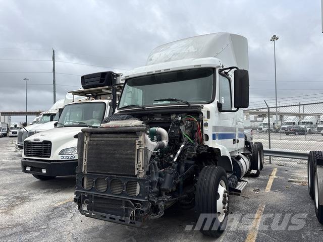 Volvo VNR64T 中古トラクターヘッド | トレーラーヘッド