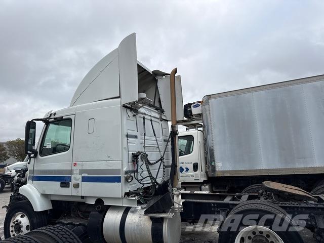 Volvo VNR64T 中古トラクターヘッド | トレーラーヘッド