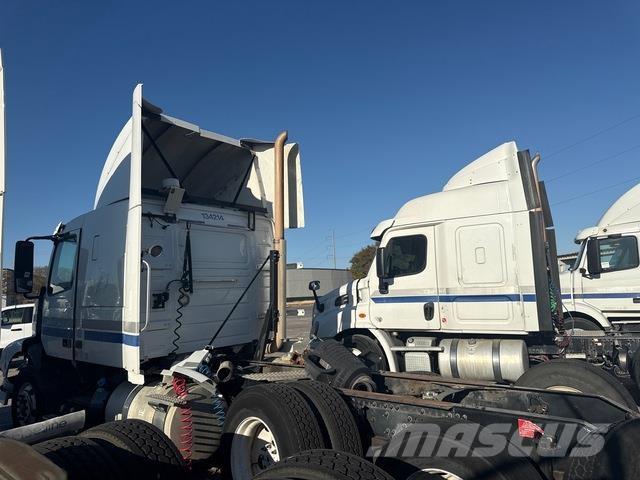 Volvo VNR64T 中古トラクターヘッド | トレーラーヘッド