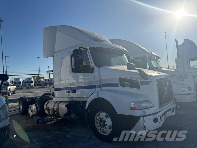 Volvo VNR64T 中古トラクターヘッド | トレーラーヘッド