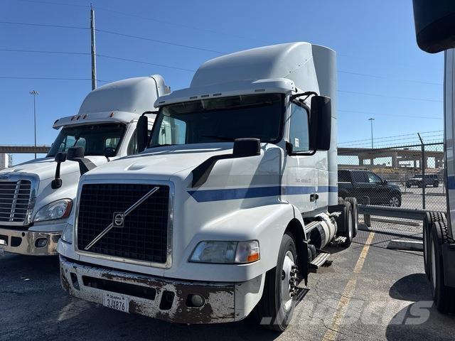 Volvo VNR64T 中古トラクターヘッド | トレーラーヘッド