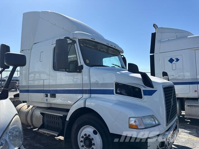 Volvo VNR64T 中古トラクターヘッド | トレーラーヘッド