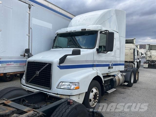 Volvo VNR64T 中古トラクターヘッド | トレーラーヘッド