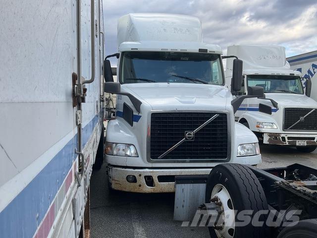 Volvo VNR64T 中古トラクターヘッド | トレーラーヘッド