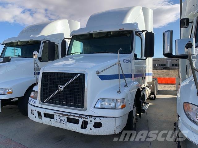 Volvo VNR64T 中古トラクターヘッド | トレーラーヘッド