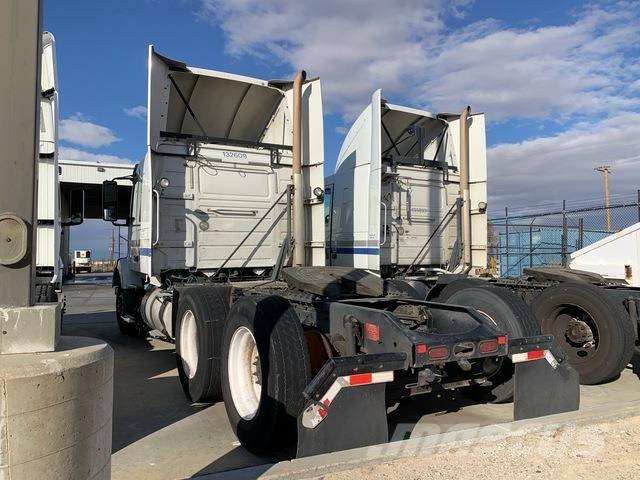 Volvo VNR64T 中古トラクターヘッド | トレーラーヘッド