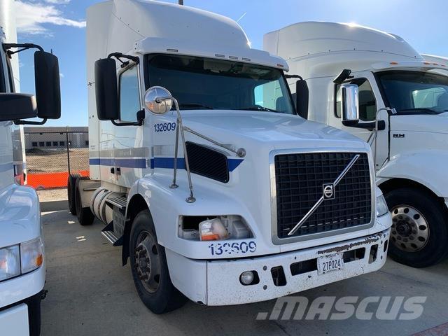 Volvo VNR64T 中古トラクターヘッド | トレーラーヘッド