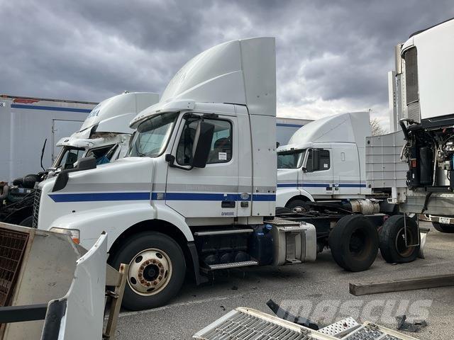 Volvo VNR64T 中古トラクターヘッド | トレーラーヘッド