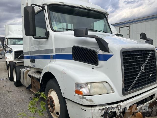 Volvo VNR64T 中古トラクターヘッド | トレーラーヘッド