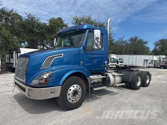 Volvo VNX 中古トラクターヘッド | トレーラーヘッド