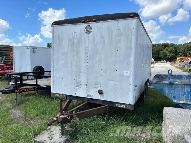 Wells Cargo  ボックスボディートレーラー
