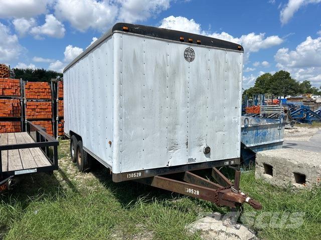 Wells Cargo  ボックスボディートレーラー