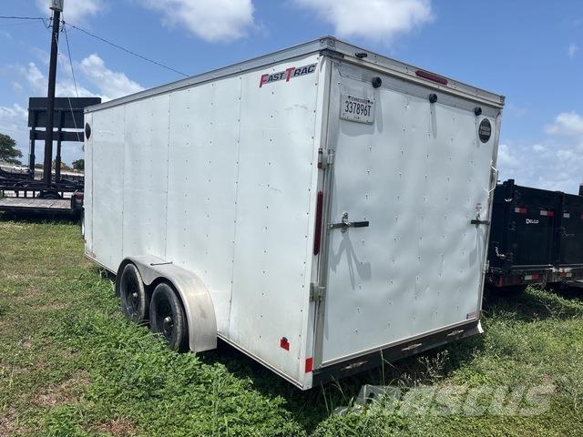 Wells Cargo  ボックスボディートレーラー