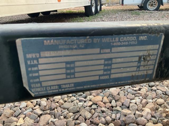 Wells Cargo  ボックスボディートレーラー
