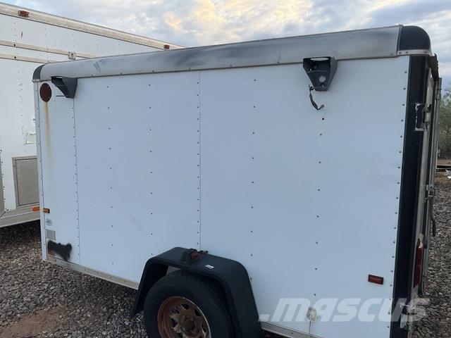 Wells Cargo  ボックスボディートレーラー