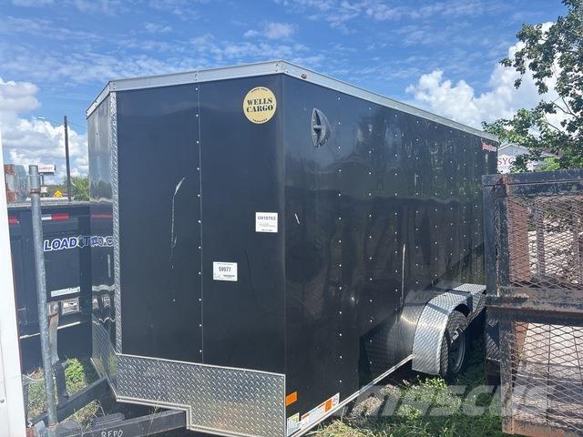 Wells Cargo  ボックスボディートレーラー