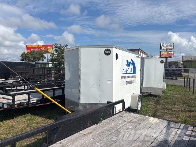 Wells Cargo  ボックスボディートレーラー