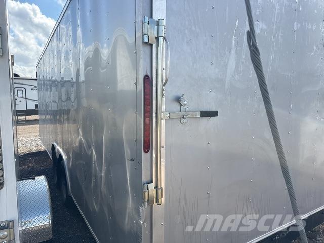 Wells Cargo  ボックスボディートレーラー