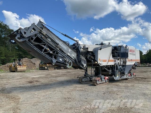 Wirtgen W200 アスファルトコールドミリングマシーン
