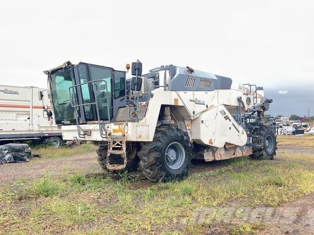 Wirtgen WR240 ソイルコンパクター