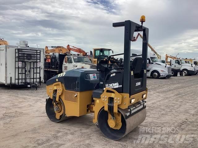 XCMG XMR303S タンデムローラ