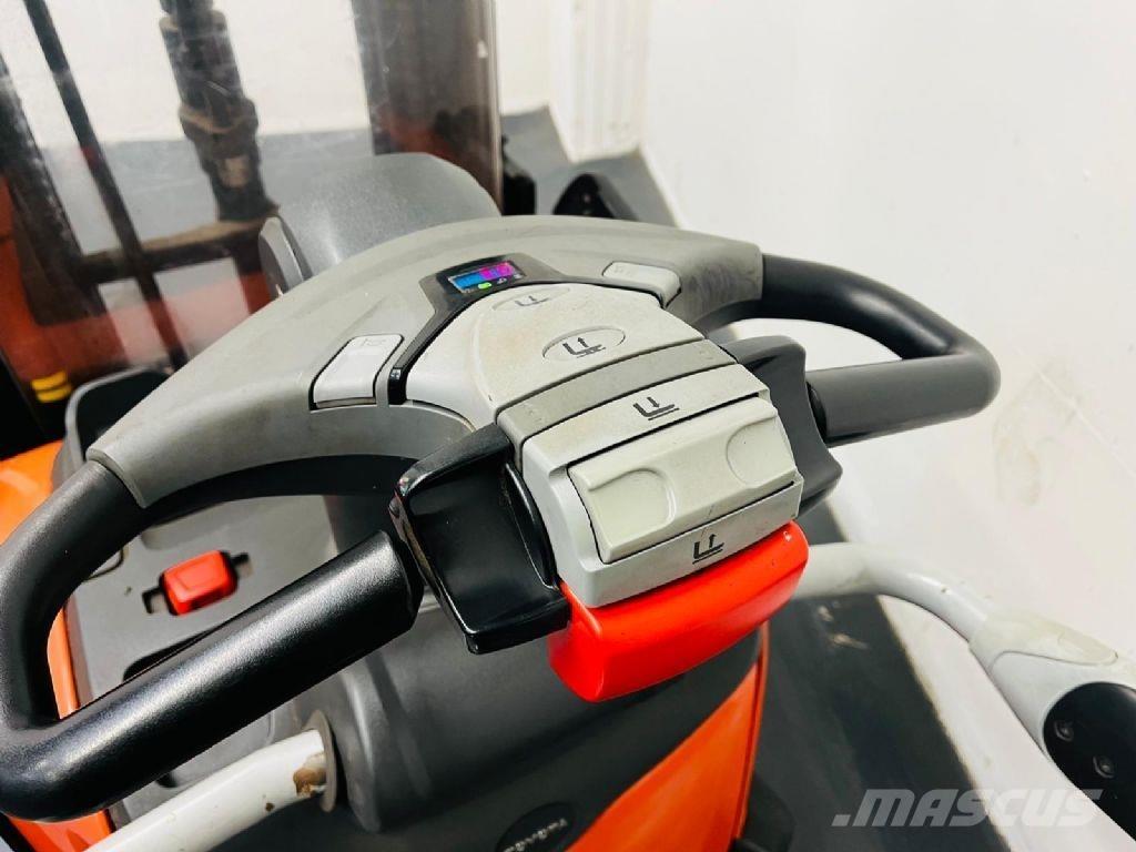 BT SPE160L ウォーキンフォークリフト