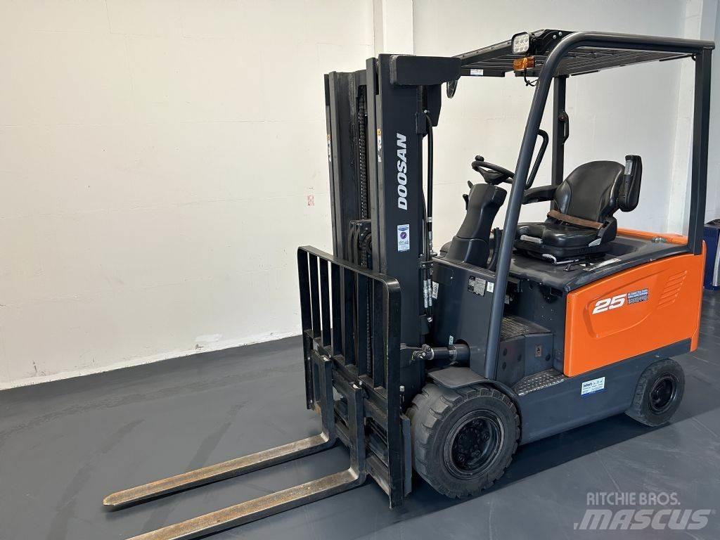 Doosan B25S-7 バッテリーフォークリフト