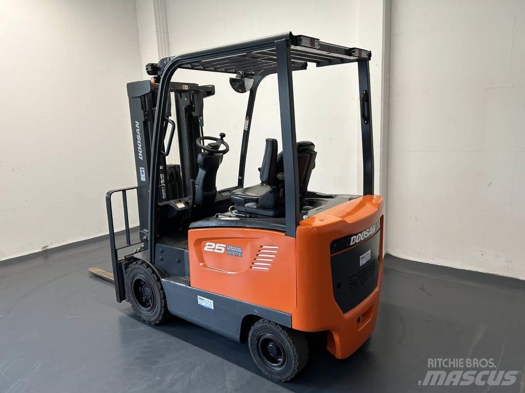 Doosan B25S-7 バッテリーフォークリフト