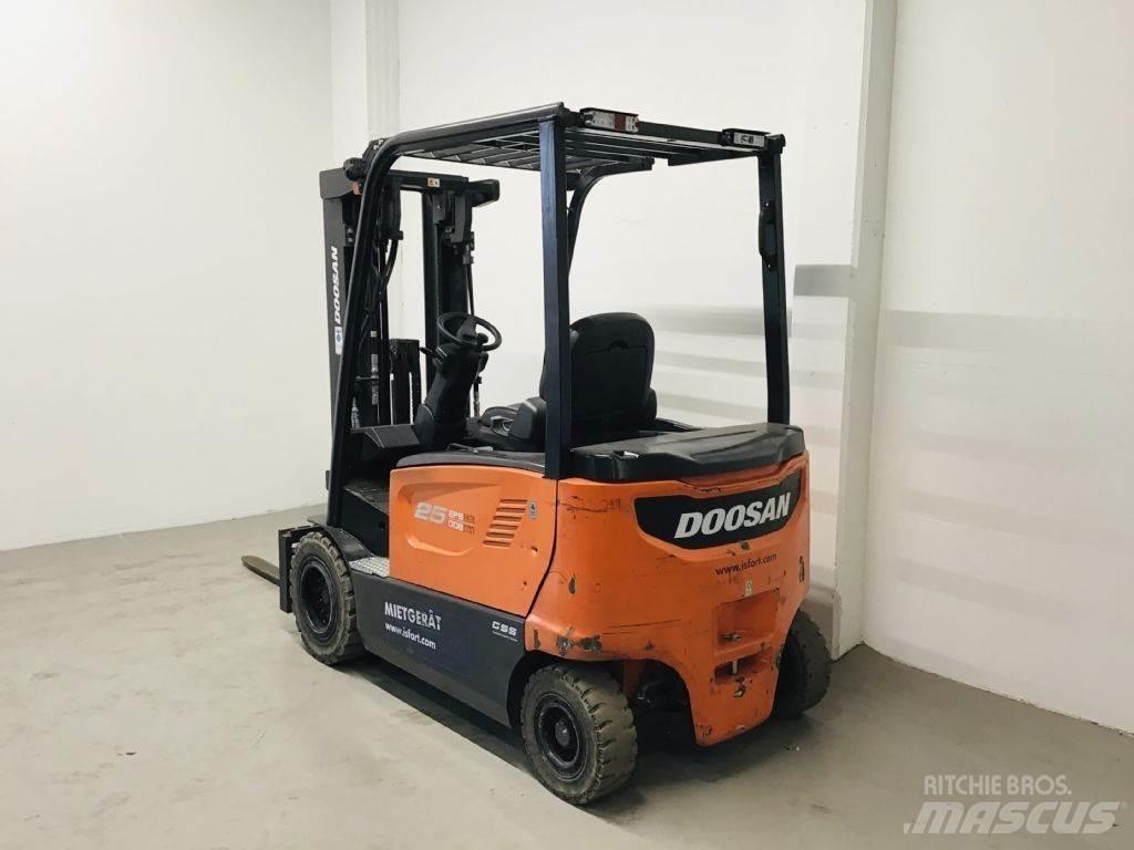 Doosan B25X-7 バッテリーフォークリフト