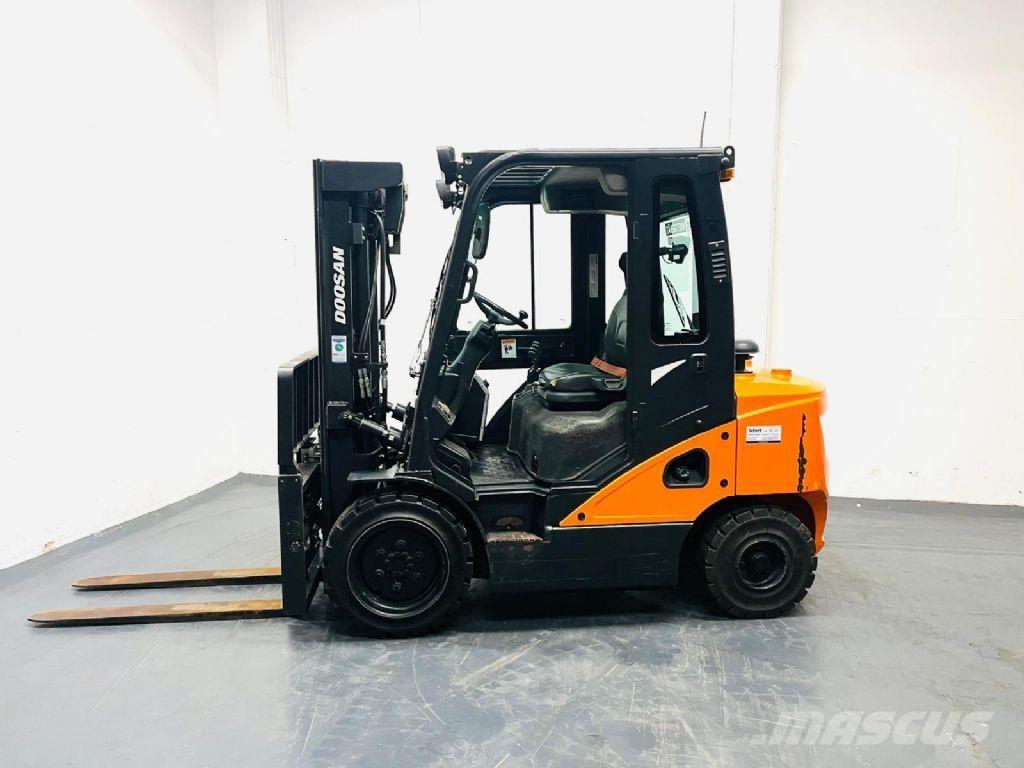 Doosan D30S-7 ディーゼル・軽油