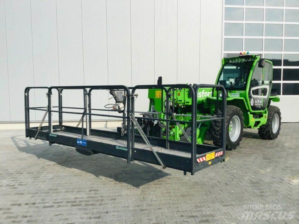 Merlo P40.17 Plus テレスコーピックハンドラー