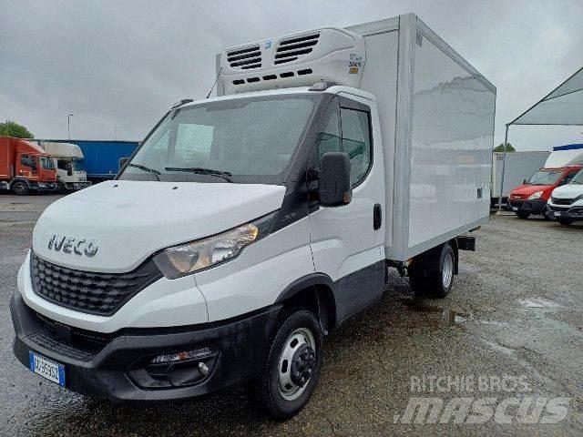 Iveco 35C16 冷凍冷蔵車