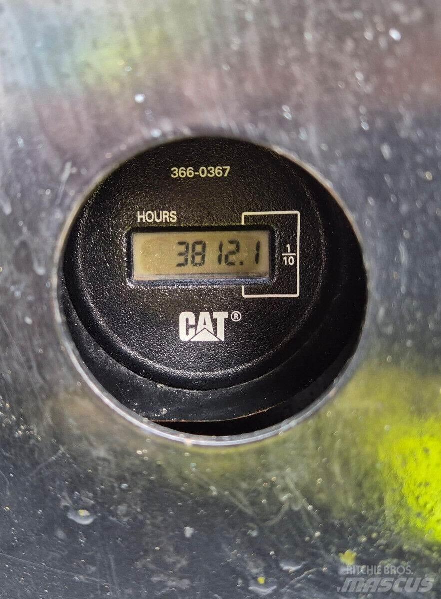 CAT 305E2 中型油圧ショベル 7ｔ-12ｔ（ユンボ・パワーショベル・バックホー）