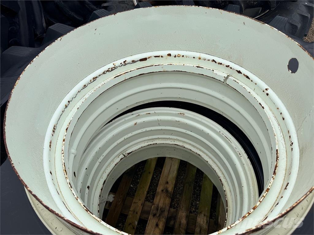  18.4R34 タイヤ、ホイル、リム