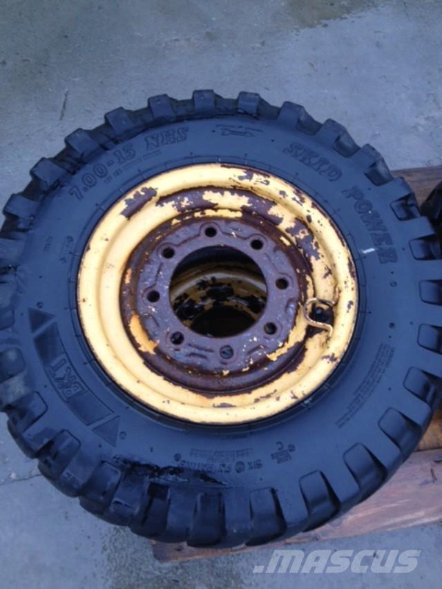  7,50X16 タイヤ、ホイル、リム