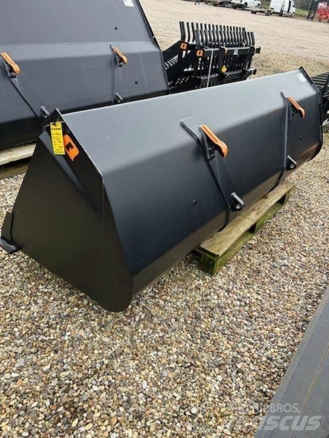 Ålö GM 245 SKOVL フロントローダーとディガー