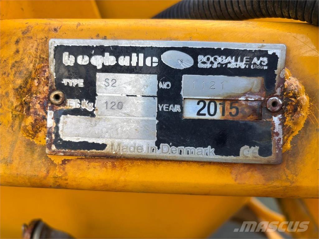 Bogballe S2 砂と塩撒き専用車