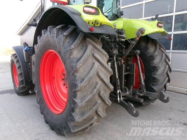 CLAAS AXION 800 トラクター